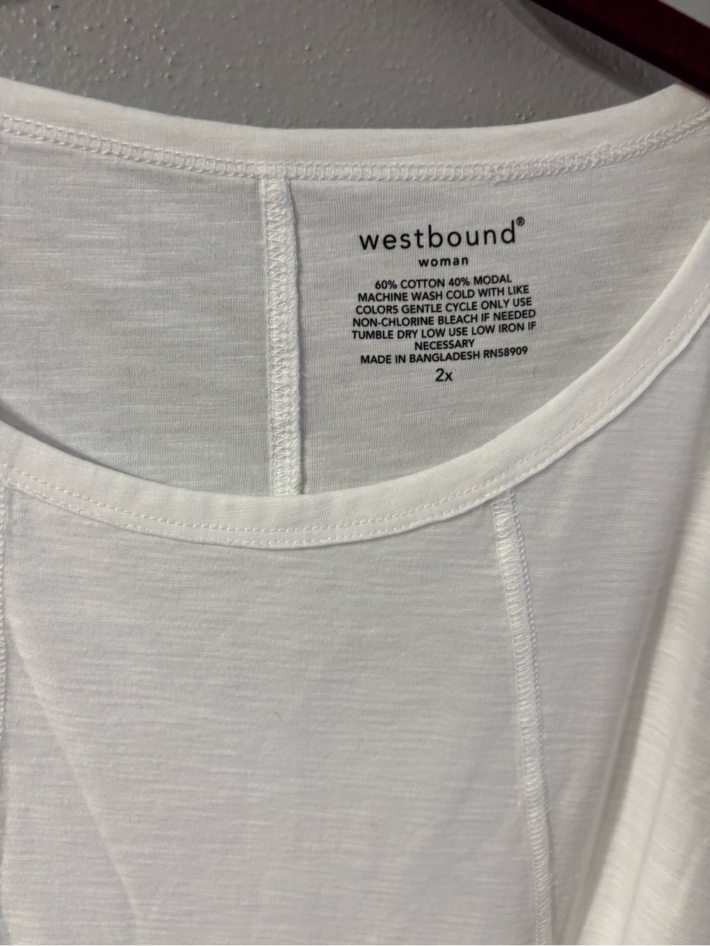 Westbound White Scoop Neck Short Sleeve Tee 27” Ptp